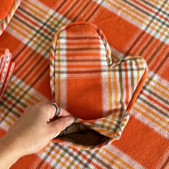 Romanian tablecloth w. napkins/placemat, mitten and hot plate support. - Picture 10 of 12